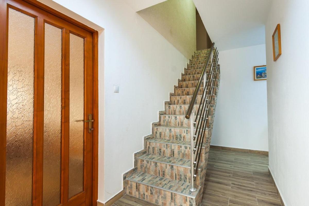 Вилла Eross Kulcsoshaz Lazarea Экстерьер фото