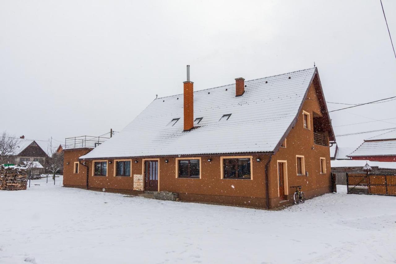 Вилла Eross Kulcsoshaz Lazarea Экстерьер фото