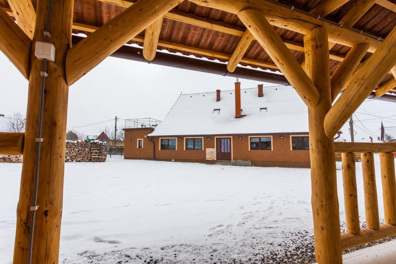 Вилла Eross Kulcsoshaz Lazarea Экстерьер фото