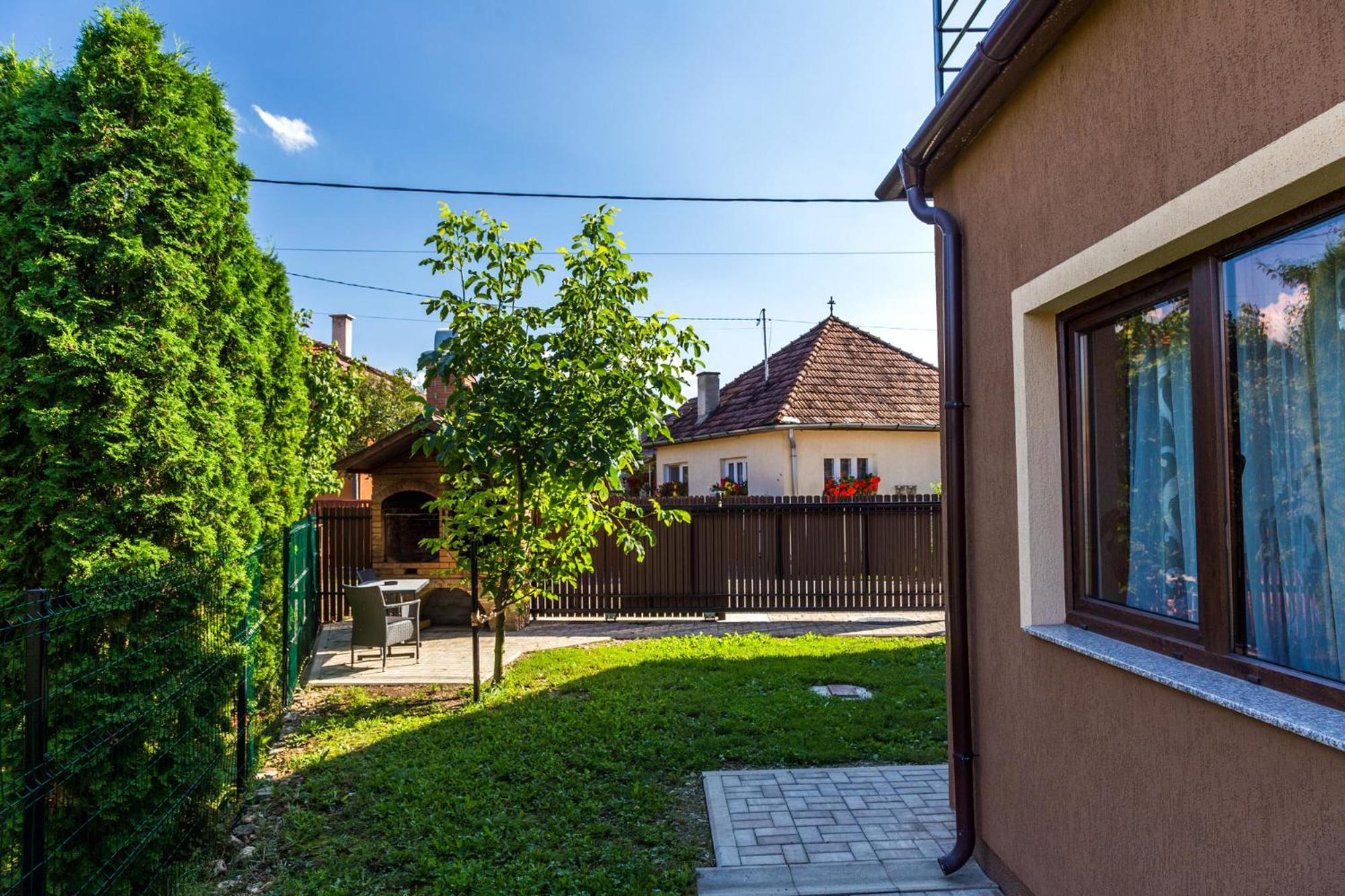 Вилла Eross Kulcsoshaz Lazarea Экстерьер фото