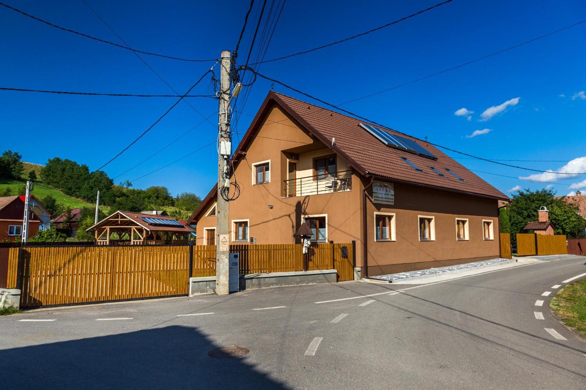Вилла Eross Kulcsoshaz Lazarea Экстерьер фото