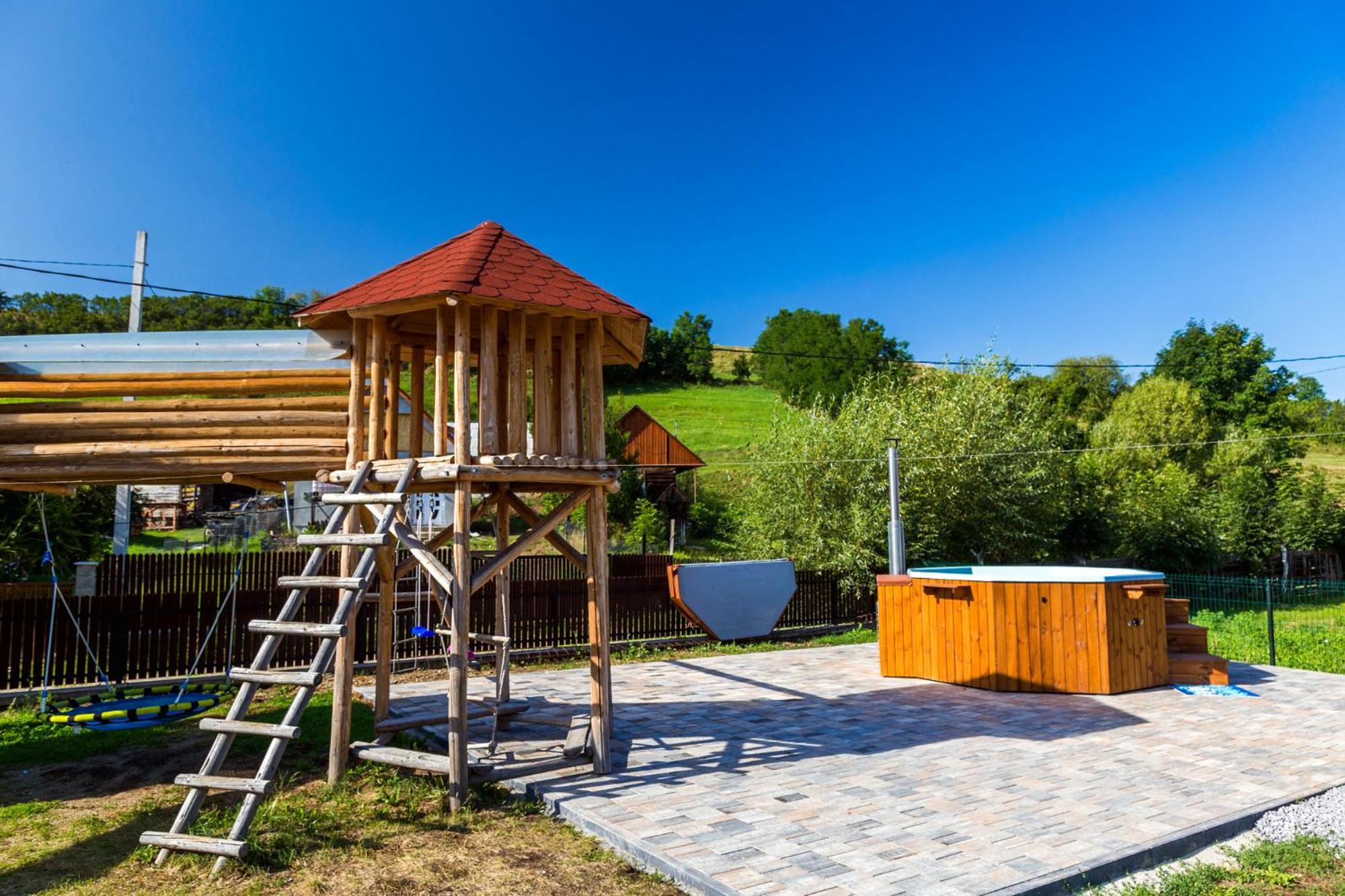 Вилла Eross Kulcsoshaz Lazarea Экстерьер фото