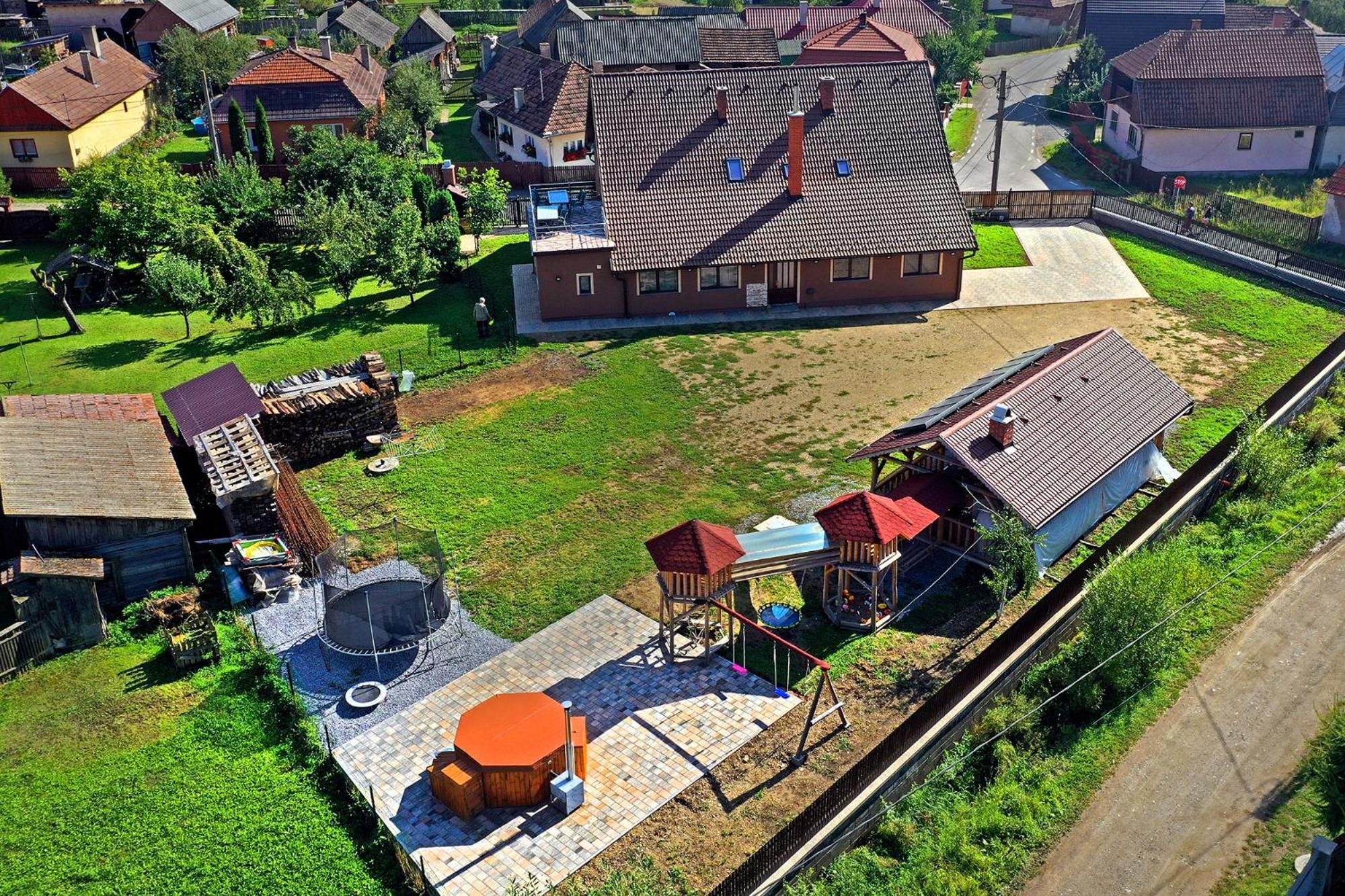 Вилла Eross Kulcsoshaz Lazarea Экстерьер фото